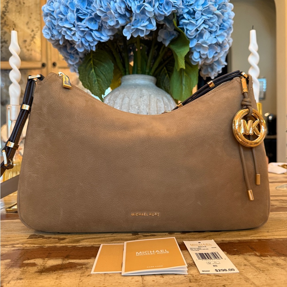 💫Michael Kors Nolita-HUSK-New💫
🩷PRICED TO SELL🩷